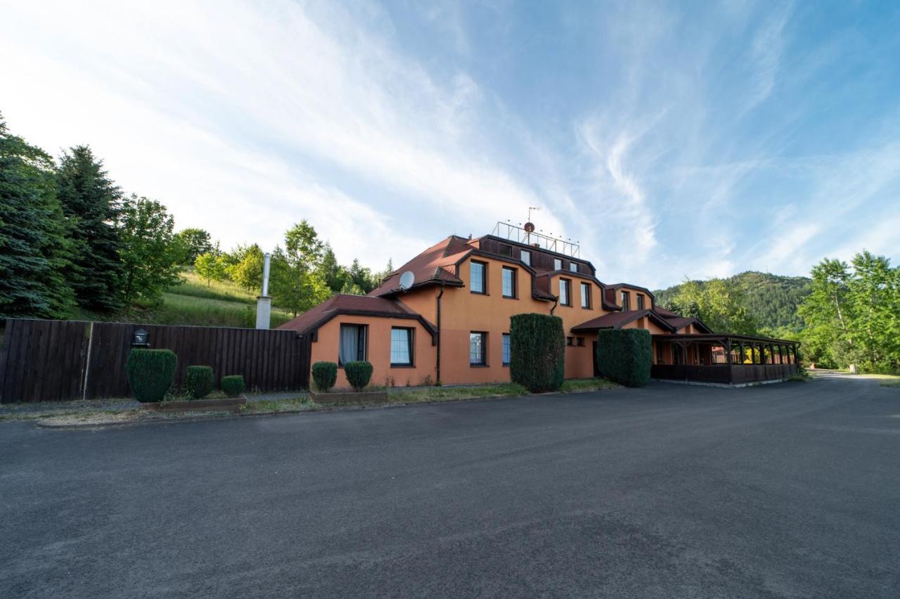 Formule Hotel Perštejn Kültér fotó