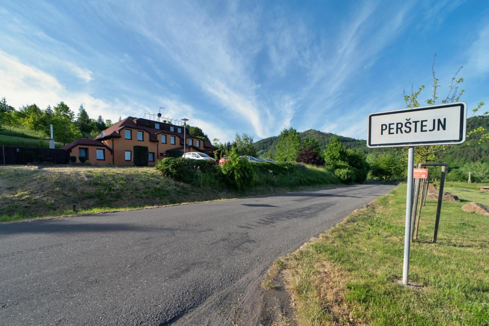 Formule Hotel Perštejn Kültér fotó